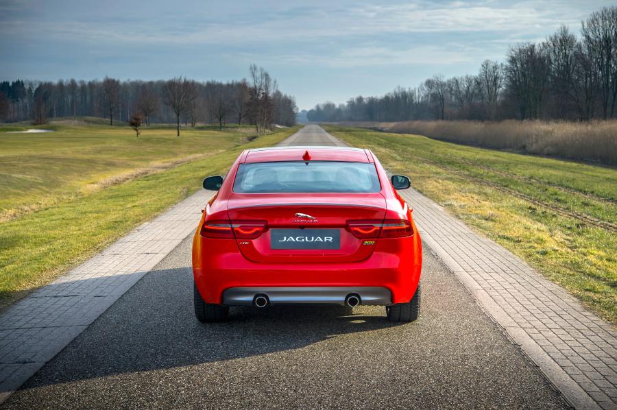  Jaguar XE 300 Sport 2018 года  (WW) (фото 3 из 24)